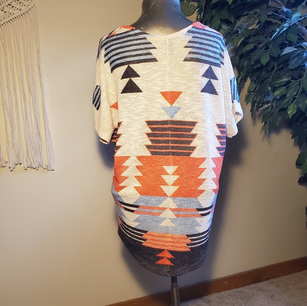 Forever 21 Aztec Top - High/Low - Picture 4 of 5